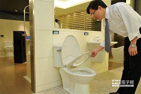 嗯嗯完別急著沖!少「這個動作」恐遭細菌洗臉.jpg 嗯嗯完別急著沖!少「這個動作」恐遭細菌洗臉.jpg
