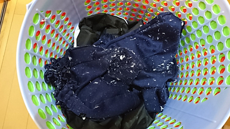 洗衣服忘記拿出衛生紙…達人曝妙招 5分鐘屑屑全清除!1.png 洗衣服忘記拿出衛生紙…達人曝妙招 5分鐘屑屑全清除!1.png