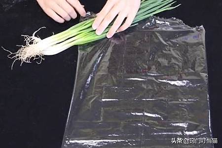 小蔥吃不完難保存?阿嬤教我一個小竅門,放半個月依舊翠綠新鮮! 2.jpg 小蔥吃不完難保存?阿嬤教我一個小竅門,放半個月依舊翠綠新鮮! 2.jpg
