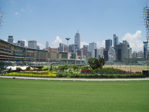 跑馬地運動場，現在不是馬季，顯得冷冷清清