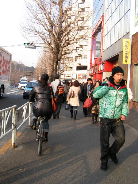 高跟鞋鐵馬女俠，當場表演騎車特技給我們看