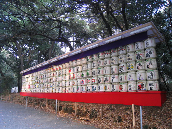 07年冬 表參道 原宿 明治神宮 這一排遠看像燈籠的 其實是清酒酒樽 酪梨壽司的相簿 痞客邦pixnet 07年冬 表參道 原宿 明治神宮 這一排遠看像燈籠的 其實是清酒酒樽 酪梨壽司的相簿 痞客邦pixnet