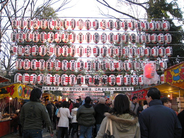 大白說這樣還好，如果新年去明治神宮，至少要排隊三小時