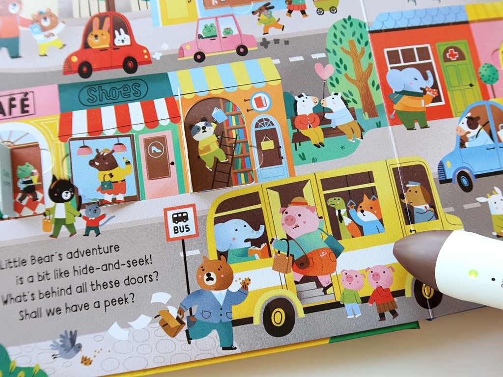 BUSY DAY 找找遊戲翻翻書，跟著小熊一起走訪城市角落，