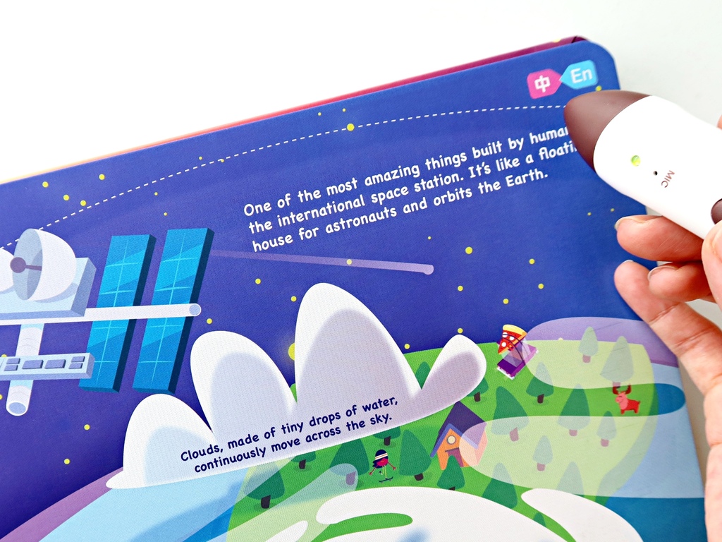 《我的第一本太陽系圖集》 雙語立體太陽系點讀圖集，同場加映《