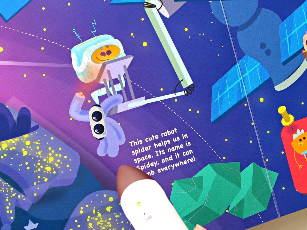 《我的第一本太陽系圖集》 雙語立體太陽系點讀圖集，同場加映《