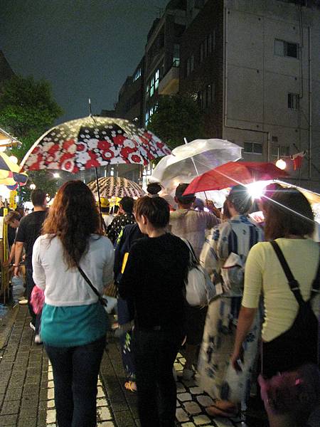 週五天氣很好，週六逛到一半開始下雨真掃興