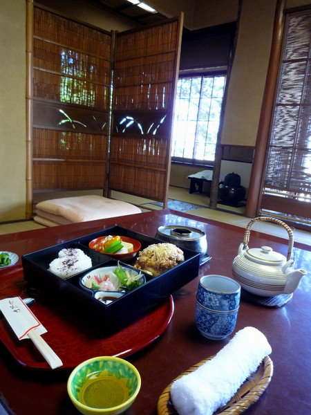 期待已久的傳統日本料理陸續上桌