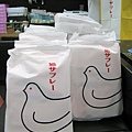 每次在百貨公司逛到豐島屋專櫃，都會買一袋10塊裝的鳩サブレー回家