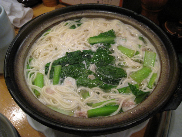 雞湯拉麵（鶏煮込ラーメン）非常適合這種陰雨濕冷的冬夜