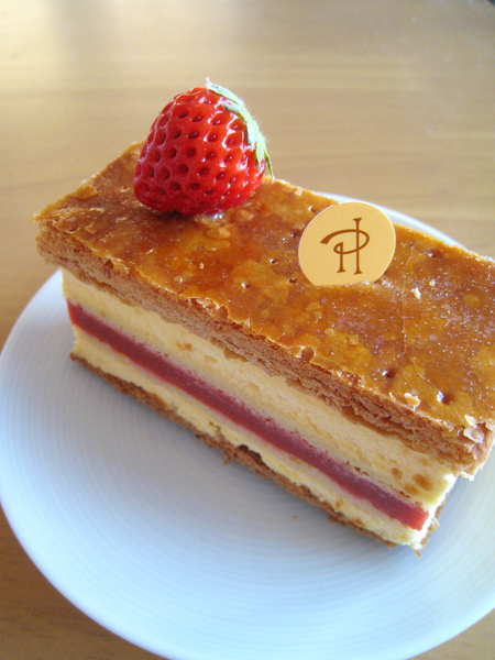 1/16，一月限定的草莓千層派（Millefeuille Céleste），大白很喜歡