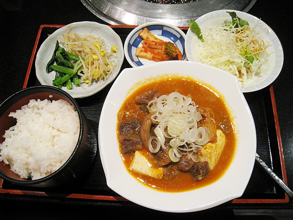 我照例還是吃牛煮込定食，900円