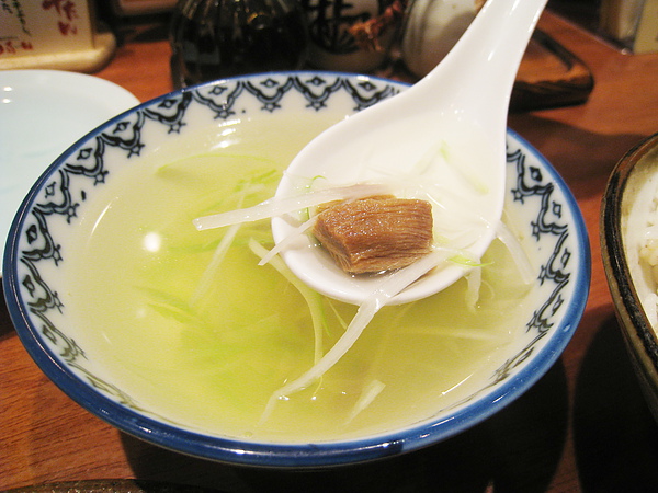 定食附餐的牛舌清湯