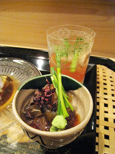 大神 割烹 京料理 前方是 後方那一杯是湯豆腐 炸魚塊 蘆筍 佐番茄醬汁 酪梨壽司的相簿 痞客邦pixnet