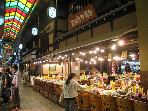 京都有名的漬物店很多，錦市場裡的打田漬物也是其中一家