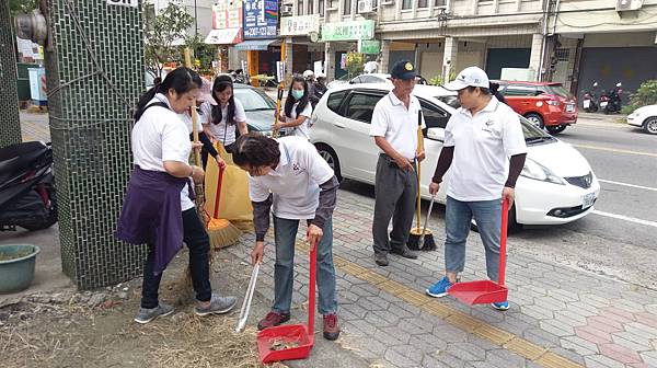 草屯鎮團委會-太清宮及周邊道路清掃過程.jpg