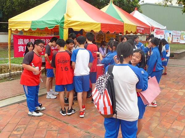 2014救國團於道東書院考生祈福典禮義工幫忙照片20