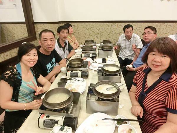 1030826高雄市茄萣區委員幹部會議--用餐中.jpg