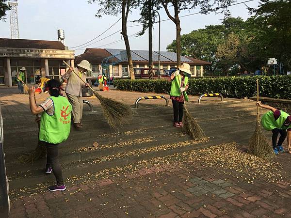 1061028全國義工公益日打掃活動_171029_0015.jpg 1061028全國義工公益日打掃活動_171029_0015.jpg