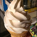 060吃了北海道第一隻霜淇淋.jpg