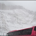 112旅館對面的山壁整片的擋土牆.JPG