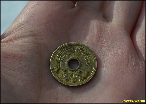 24早年人民是用大米貢獻，現在則是捐獻「賽錢」（一般是用五元日元）.JPG