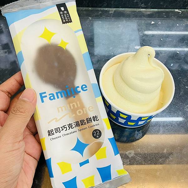 全家起司蛋糕霜淇淋、起司巧克湯匙餅乾