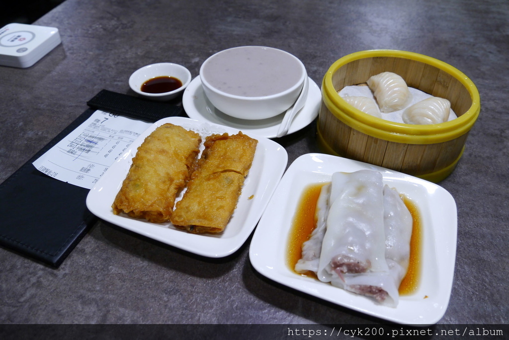 '20 11 09 _47 好正點港式點心新光三越左營店 香茜牛肉腸粉+鮮蝦腐皮捲+筍尖鮮蝦餃+芋香西米露 均一價NT$49+10%.JPG