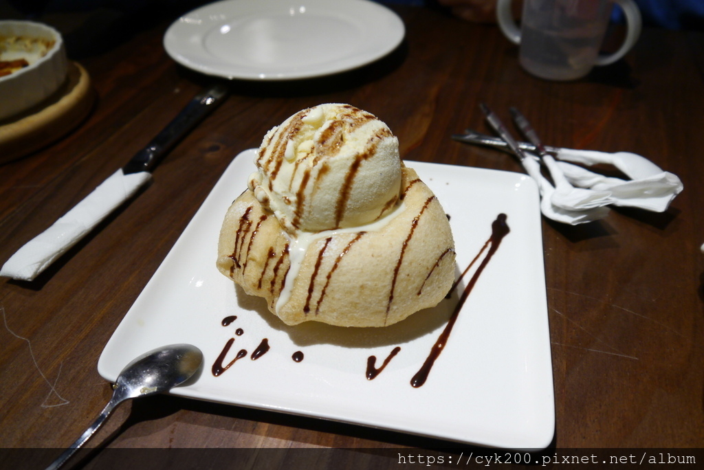 '20 12 05 _22 More Pasta & Pizza 慶生甜點-披薩餅皮+香草冰淇淋.JPG '20 12 05 _22 More Pasta & Pizza 慶生甜點-披薩餅皮+香草冰淇淋.JPG