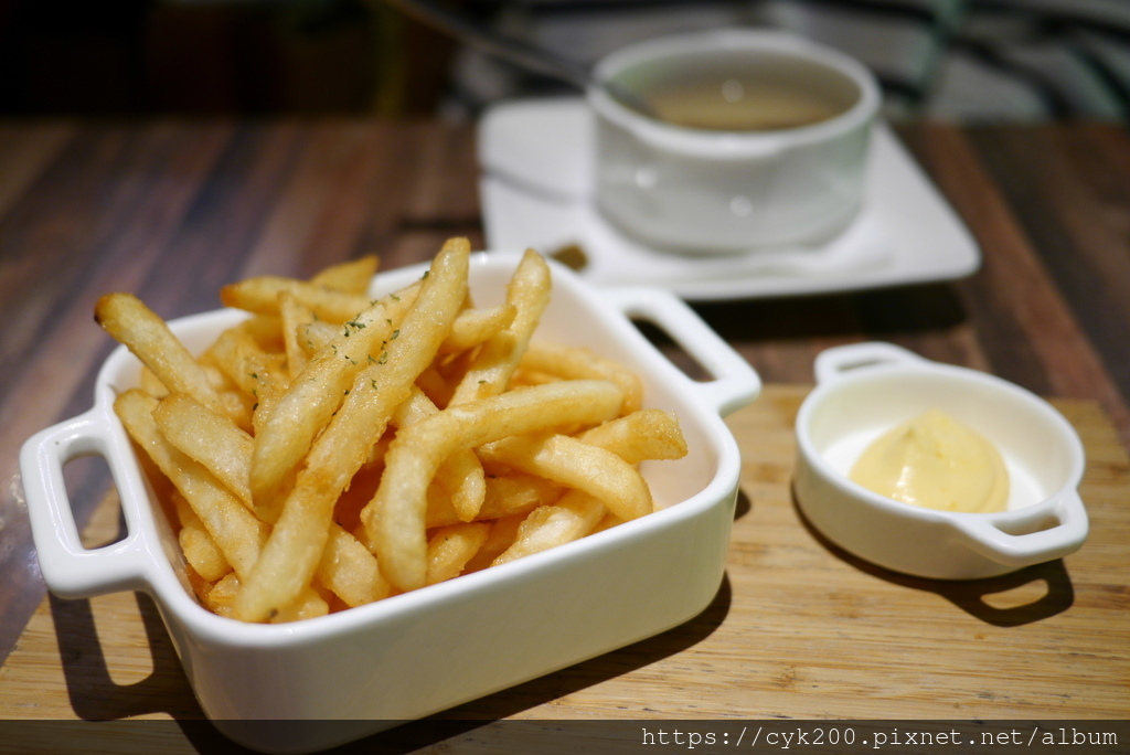 '20 12 25 _19 洋朵義式廚坊 微風松高店 聖誕海陸雙人饗宴 NT988+10% 香酥脆薯佐乳酪起司醬.JPG '20 12 25 _19 洋朵義式廚坊 微風松高店 聖誕海陸雙人饗宴 NT988+10% 香酥脆薯佐乳酪起司醬.JPG