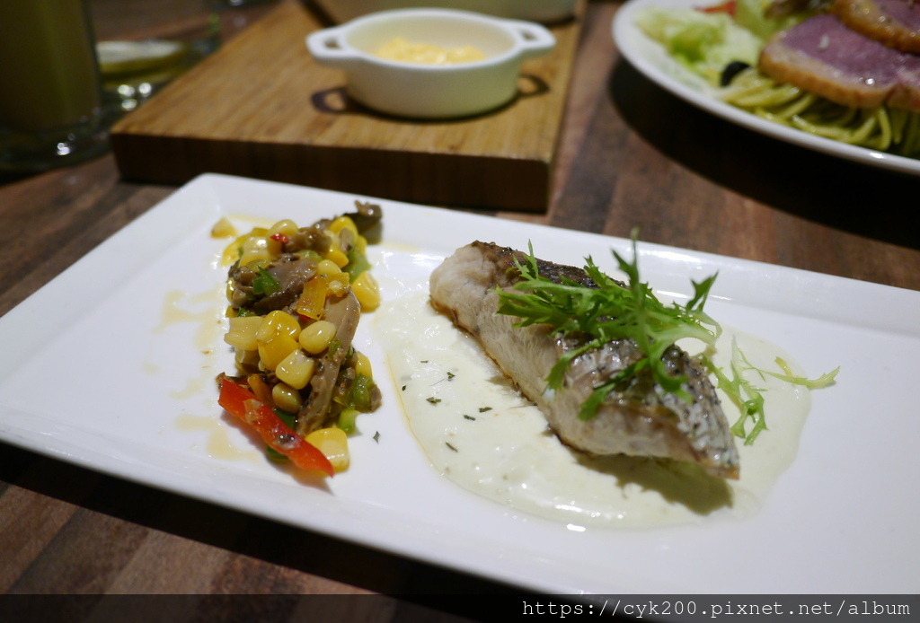 '20 12 25 _20 洋朵義式廚坊 微風松高店 聖誕海陸雙人饗宴 NT988+10% 嫩煎深海鱸魚佐塔塔醬.JPG