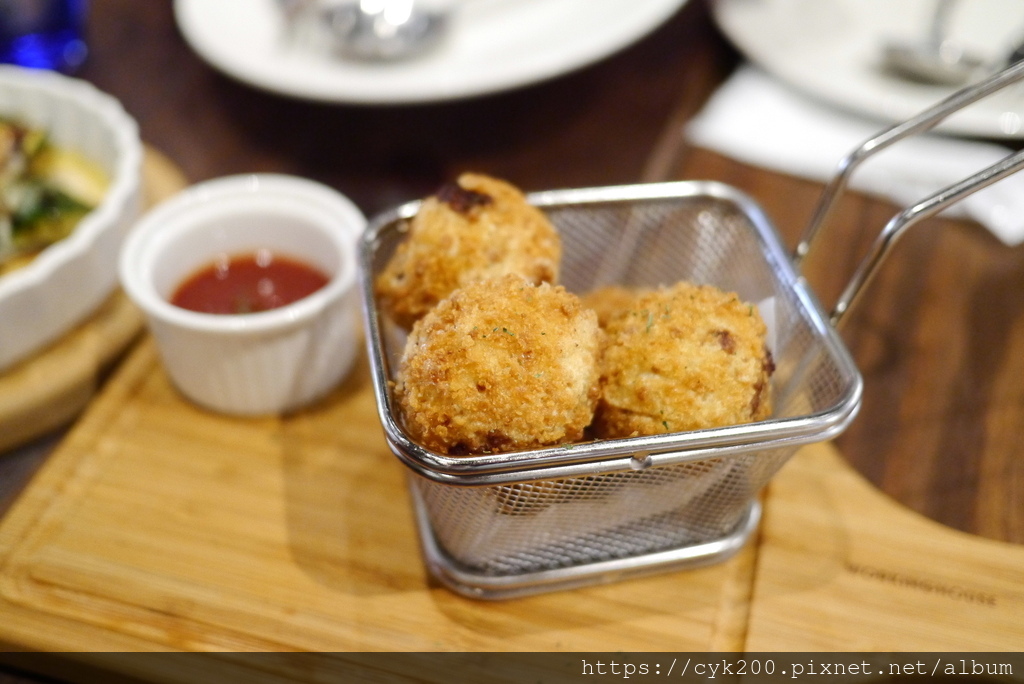 '21 02 14 _07 初三 親家母聚餐 在More Pasta & Pizza 開胃小點-可樂餅 (若單點NT100+10%).JPG '21 02 14 _07 初三 親家母聚餐 在More Pasta & Pizza 開胃小點-可樂餅 (若單點NT100+10%).JPG