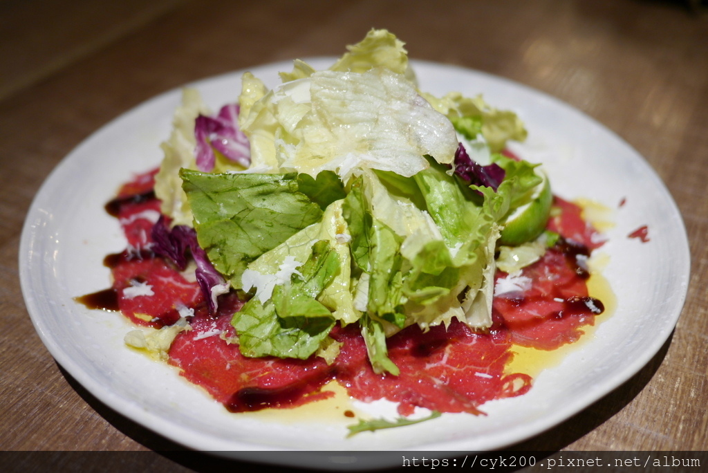 '21 04 03 _21 請請義大利餐廳慶城店 薄切義式生牛肉佐松露檸檬油醋 C套餐NT288+10%含前菜、甜點、NT50飲料 (若單點NT198+10%).JPG '21 04 03 _21 請請義大利餐廳慶城店 薄切義式生牛肉佐松露檸檬油醋 C套餐NT288+10%含前菜、甜點、NT50飲料 (若單點NT198+10%).JPG