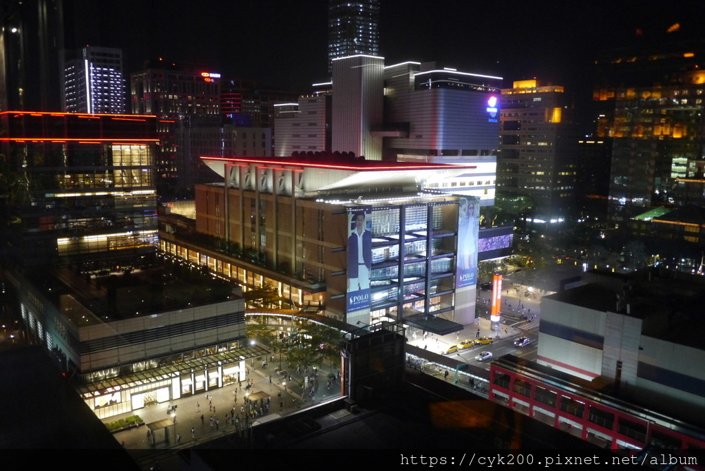 '21 05 07 _31 慶祝母親節 在Thai J 泰J餐酒館 信義區百貨商圈夜景.JPG