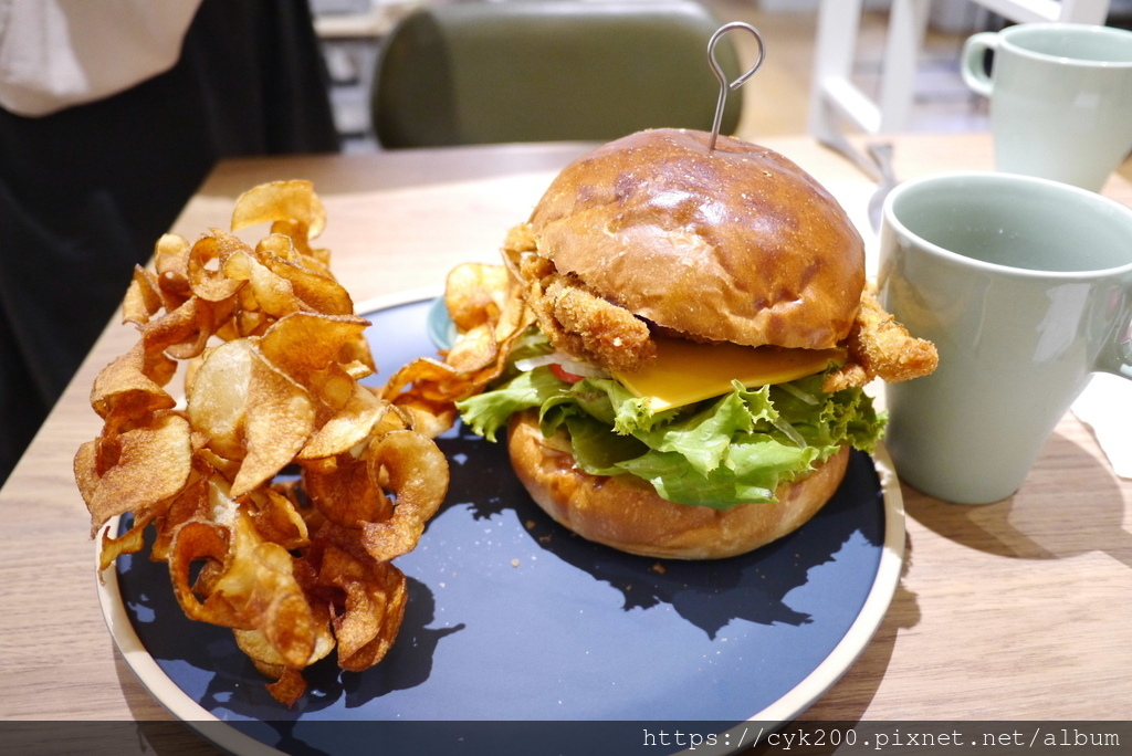 '21 10 01 _04 青沐初食 泰式酥炸軟殼蟹堡&薯圈兒 NT395 (結帳收NT390).JPG