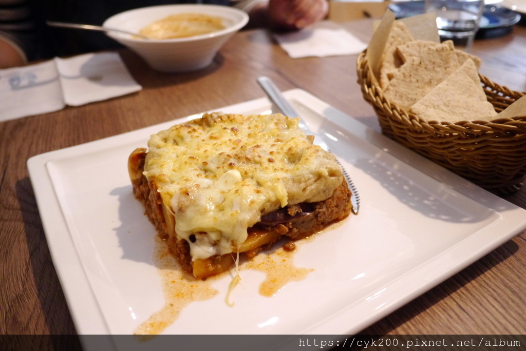 '21 12 26 _02 希臘左巴台大店 希臘Moussaka經典羊肉派 NT$440+10%.JPG