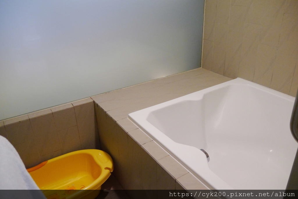 '23 02 08 _21 薆悅酒店-野柳度假館 浴缸是方形 沒有預訂兒童澡盆 還是提供了.JPG '23 02 08 _21 薆悅酒店-野柳度假館 浴缸是方形 沒有預訂兒童澡盆 還是提供了.JPG