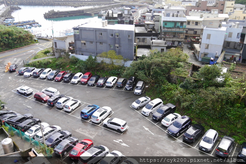 '23 02 09 _51 薆悅酒店-野柳度假館 二館頂樓 向東看 (望海亭餐廳後方的薆悅酒店特約停車場).JPG '23 02 09 _51 薆悅酒店-野柳度假館 二館頂樓 向東看 (望海亭餐廳後方的薆悅酒店特約停車場).JPG