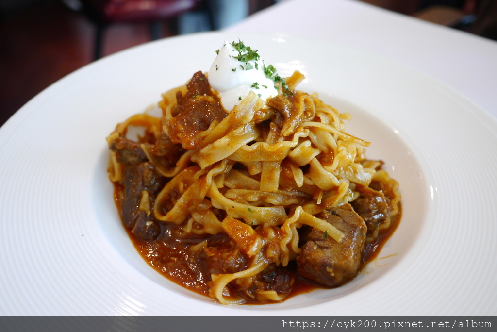 '23 05 07 _04 Kaffee Amadeus 阿瑪迪斯咖啡館 SOGO復興館10F 奧匈傳統燉牛肉寬麵 NT580.JPG '23 05 07 _04 Kaffee Amadeus 阿瑪迪斯咖啡館 SOGO復興館10F 奧匈傳統燉牛肉寬麵 NT580.JPG