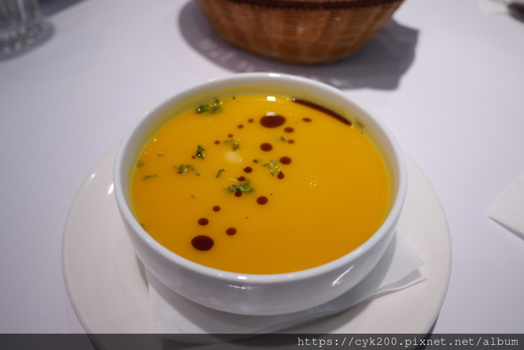 '23 05 16 _06 Kaffee Amadeus 阿瑪迪斯咖啡館 SOGO復興館10F A套餐(NT280)的南瓜湯.JPG '23 05 16 _06 Kaffee Amadeus 阿瑪迪斯咖啡館 SOGO復興館10F A套餐(NT280)的南瓜湯.JPG