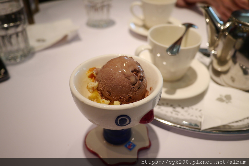 '23 05 16 _09 Kaffee Amadeus 阿瑪迪斯咖啡館 SOGO復興館10F A套餐(NT$280)的比利時巧克力冰淇淋.JPG