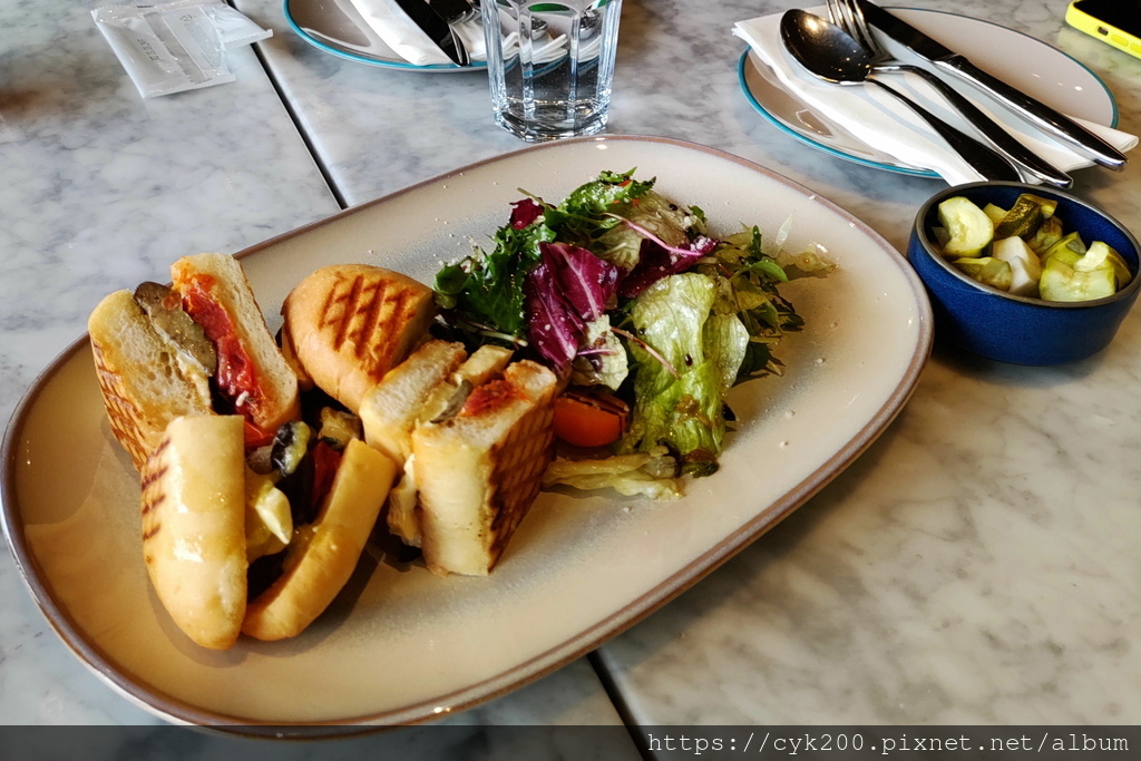 '23 04 23 _41 Jaju (新世界百貨江南店9樓) Brie Cheese & Eggplant Panini KRW27000.JPG