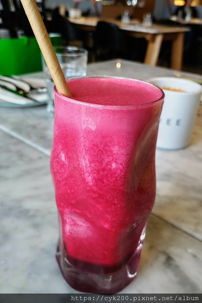 '23 04 23 _38 Jaju (新世界百貨江南店9樓) Beet&Apple Smoothie KRW13000.JPG