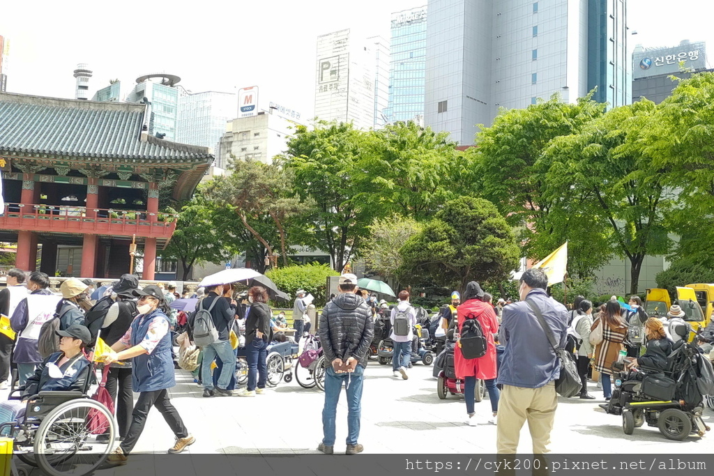 '23 04 24 _017 鐘閣 普信閣 又有人在抗爭 (143路公車 在鍾路2街下車 到教保大樓和Eulnam會合).JPG