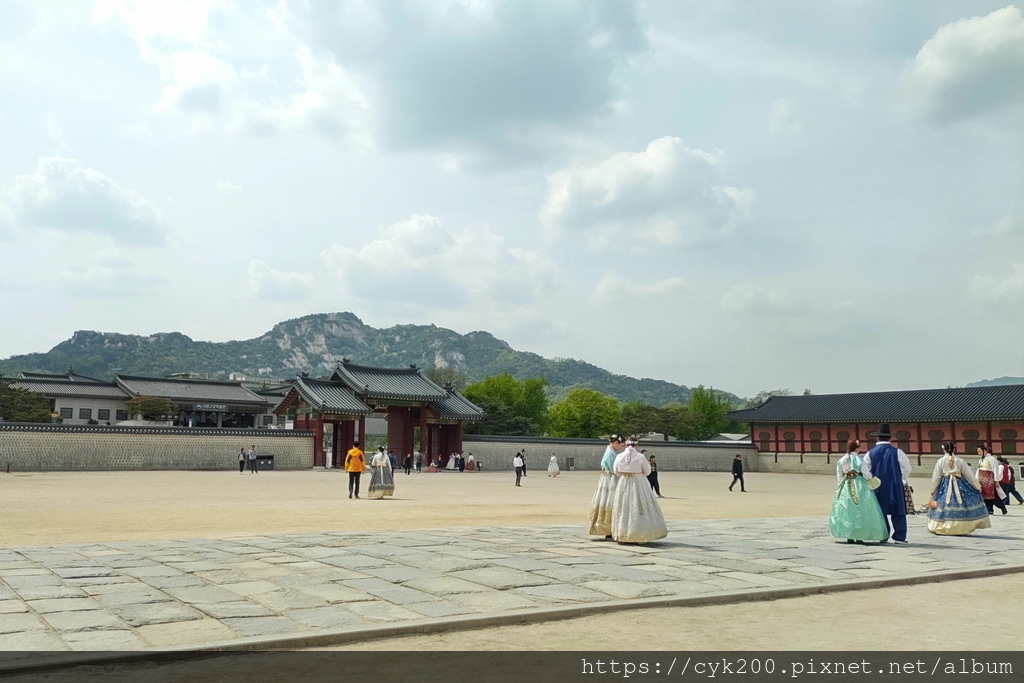 '23 04 24 _033 景福宮 興禮門廣場 和20年前相比 現在好多穿韓服的觀光客.JPG