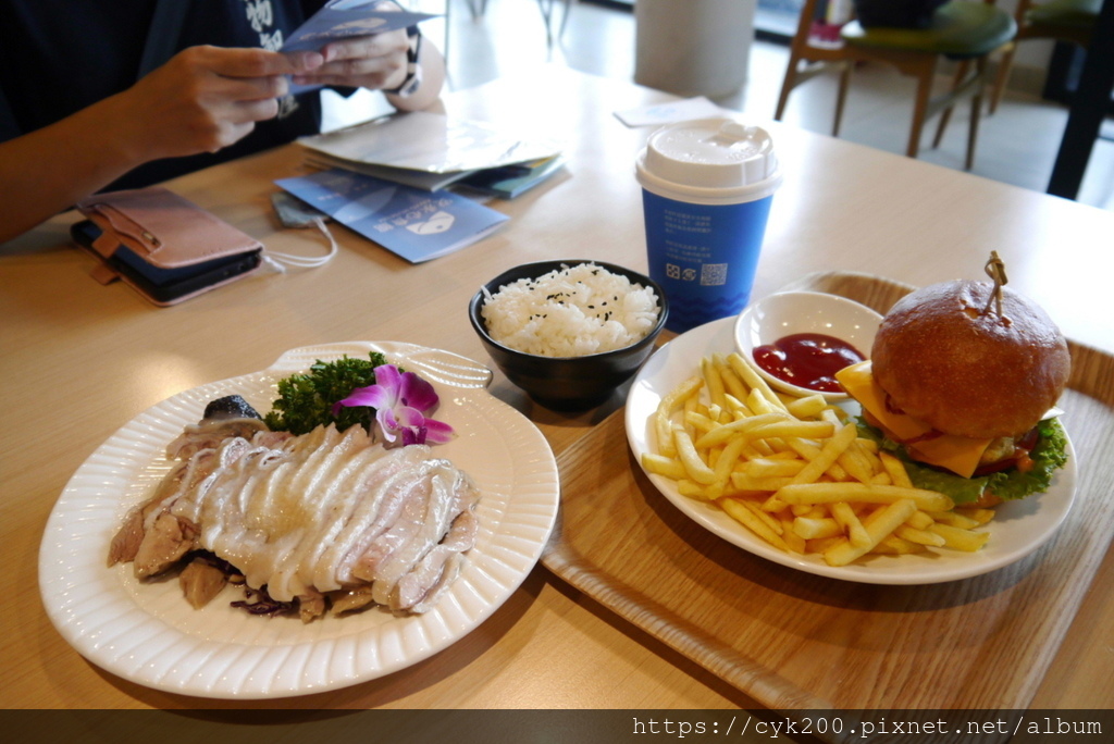 '23 06 19 _33 蘇澳 安永心食館 3F 探索廚房 香嫩油雞腿 NT$380 夏威夷馬西魚堡套餐 NT$240 白飯 NT$20.JPG