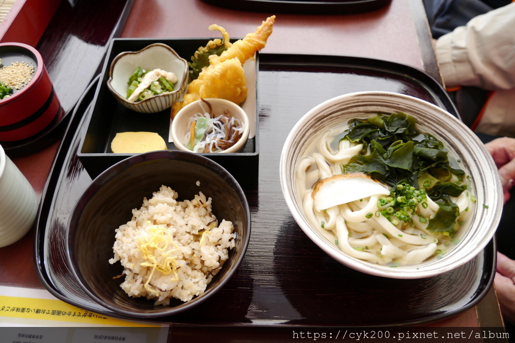 '23 12 02 _14 鄉屋敷 Sunport高松店 料理長おすすめ日替ランチ(わかめうどん) JPY870.JPG