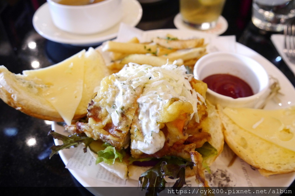 '23 11 16 _048 ARTCO典藏駁二餐廳 商業午餐--香炸整隻軟殼蟹蒔蘿塔塔醬漢堡搭配薯條 NT380.JPG '23 11 16 _048 ARTCO典藏駁二餐廳 商業午餐--香炸整隻軟殼蟹蒔蘿塔塔醬漢堡搭配薯條 NT380.JPG