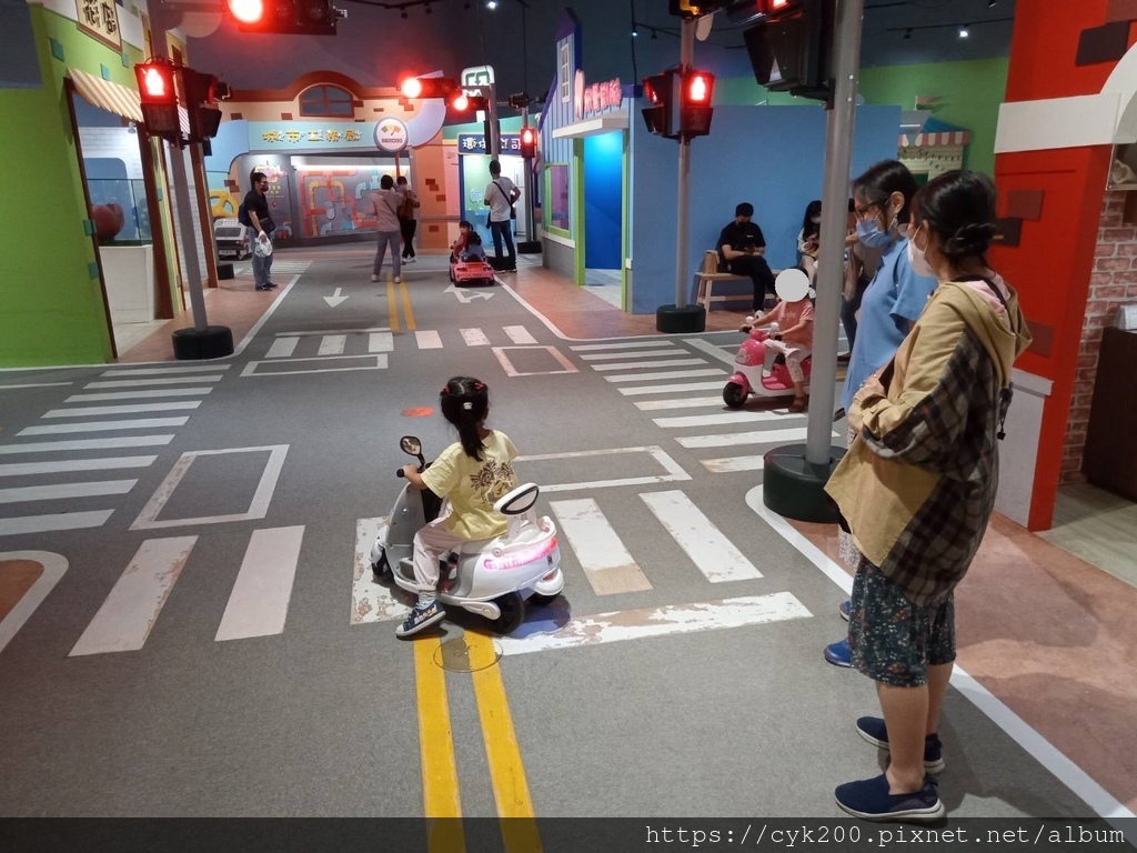 '23 11 17 _089 國立科學工藝博物館 FUN城市 騎機車 一次5分鐘NT30.jpg '23 11 17 _089 國立科學工藝博物館 FUN城市 騎機車 一次5分鐘NT30.jpg