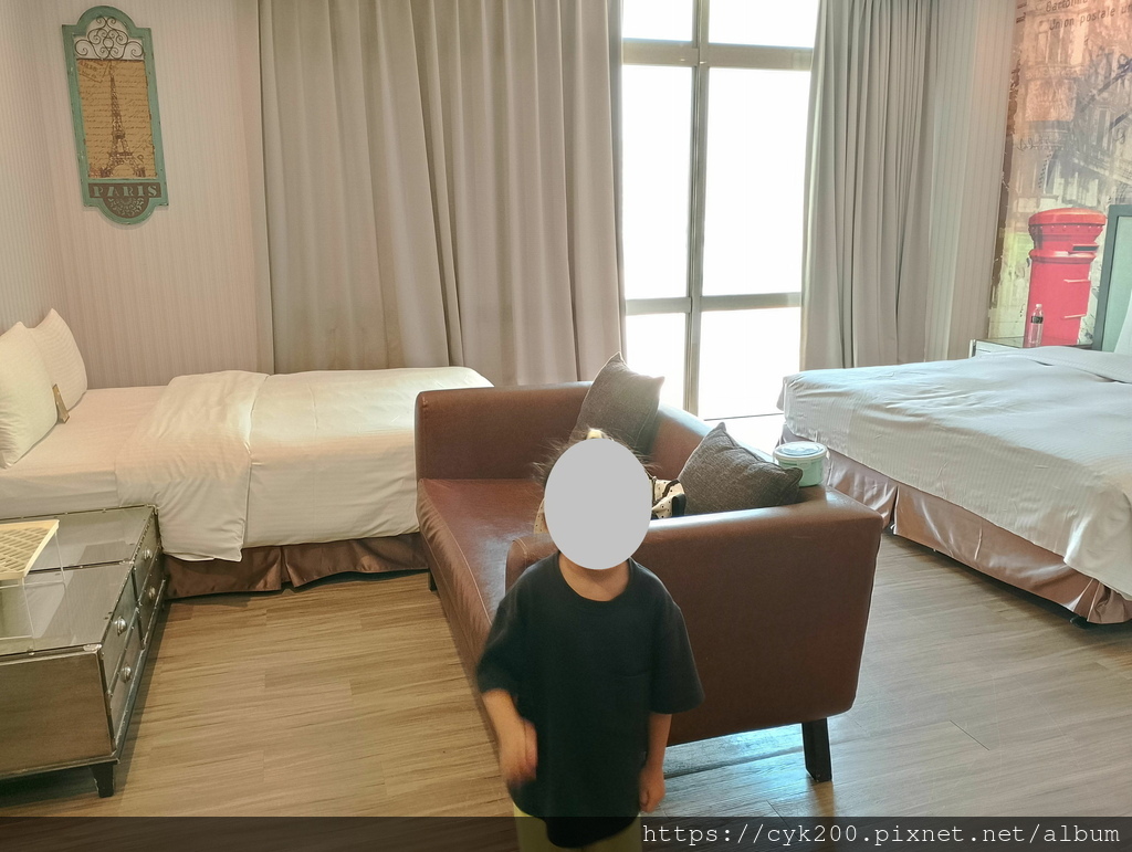 '23 11 15 _07 天藝商旅 房間很大(一張200x200的床一張標準雙人床) 寶貝超興奮.jpg '23 11 15 _07 天藝商旅 房間很大(一張200x200的床一張標準雙人床) 寶貝超興奮.jpg